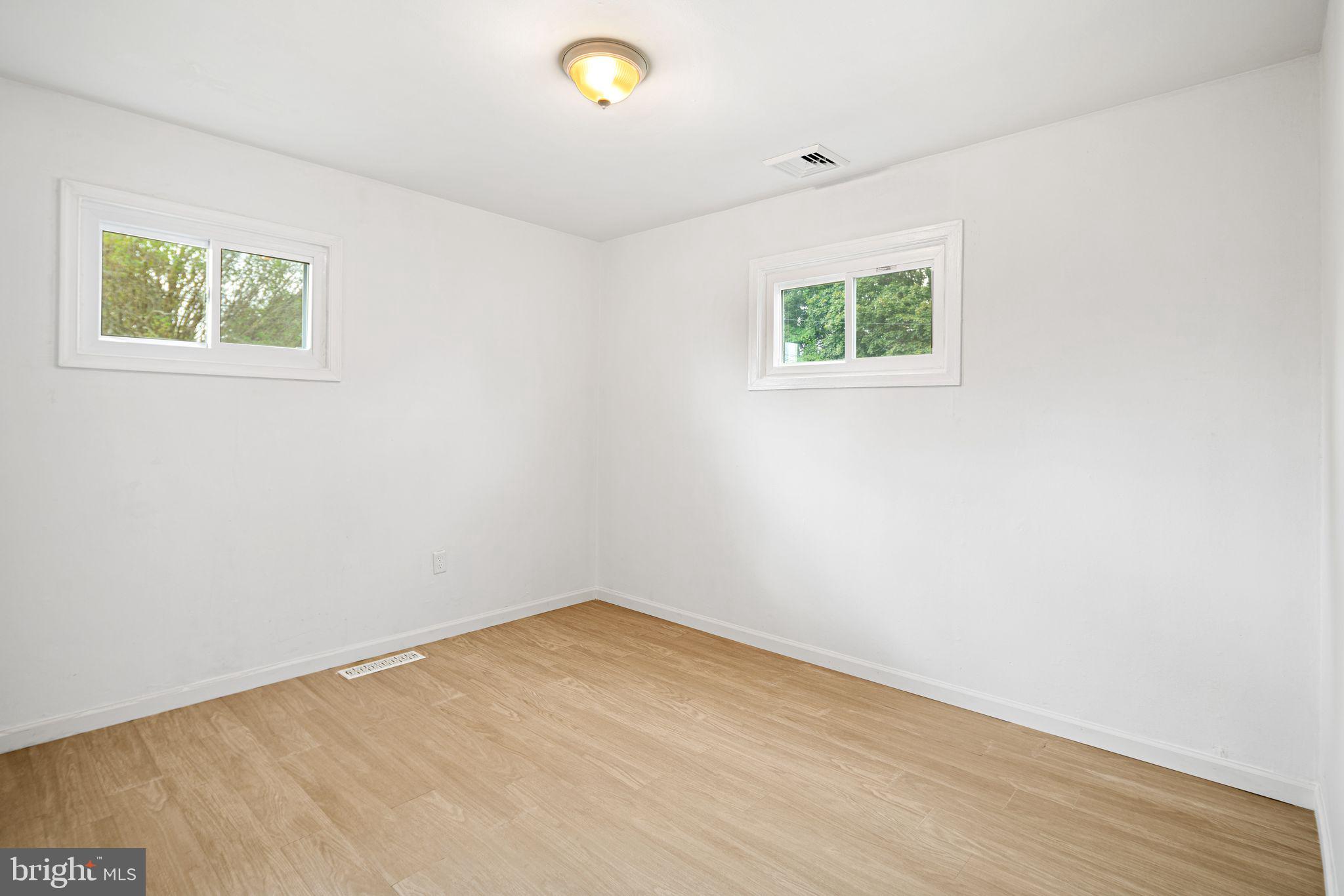 906 Stephen Avenue Croydon, PA 19021 - Photo 10 of 20 an empty room with a window