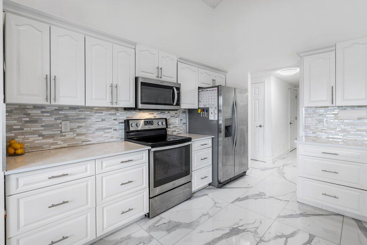 12820 Smithdale Place Boca Raton, FL 33428 - Photo 16 of 44 018-12820SmithdalePlace-BocaRaton-FL-334