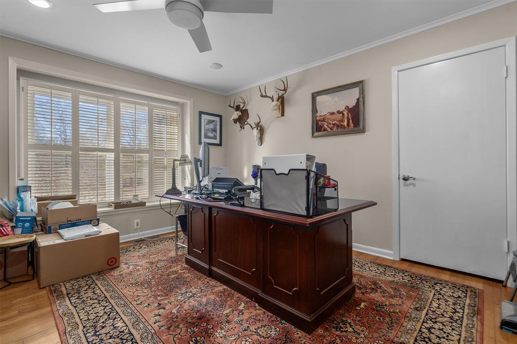 2526 Pounds Avenue Tyler, TX 75701 - Photo 17 of 25 a living room with furniture and a window