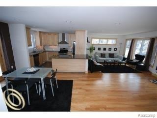 2392 Cambridge Road Berkley, MI 48072 - Photo 6 of 11 great room.jpg