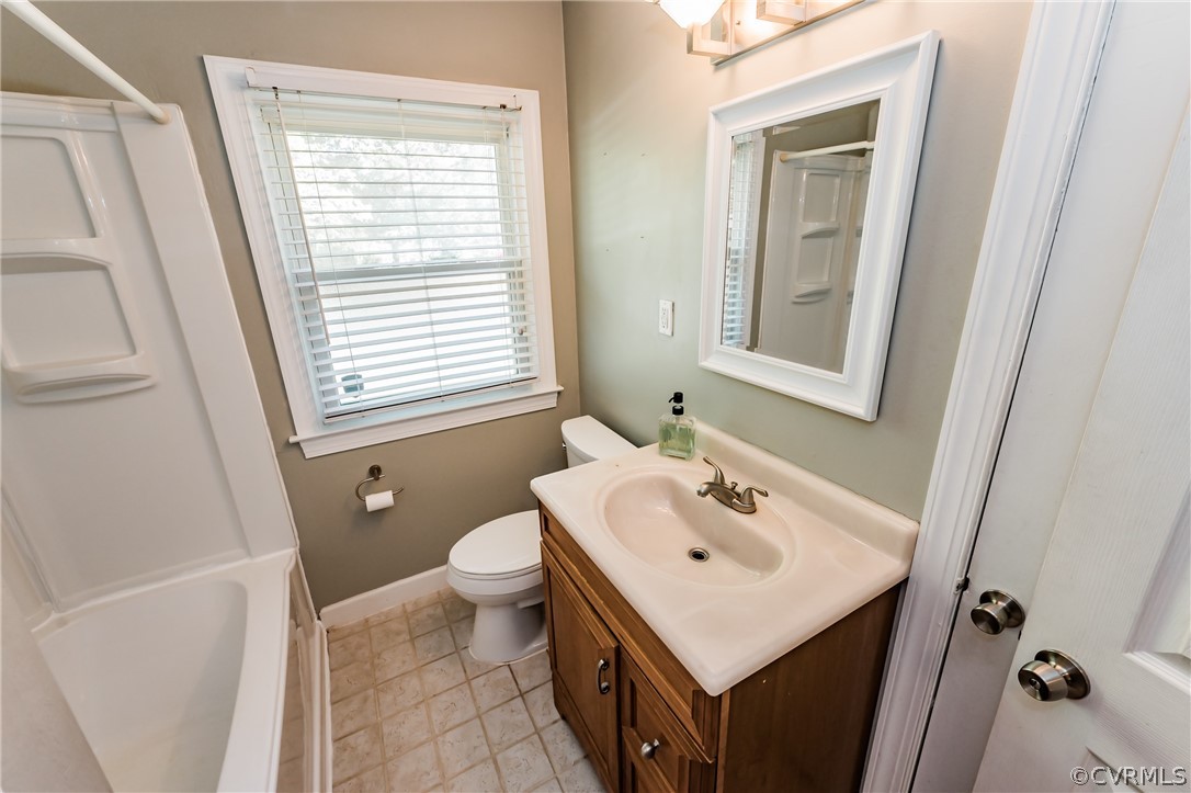4905 Gilmour Road Sandston, VA 23150 - Photo 34 of 50 Full bath with tile flr