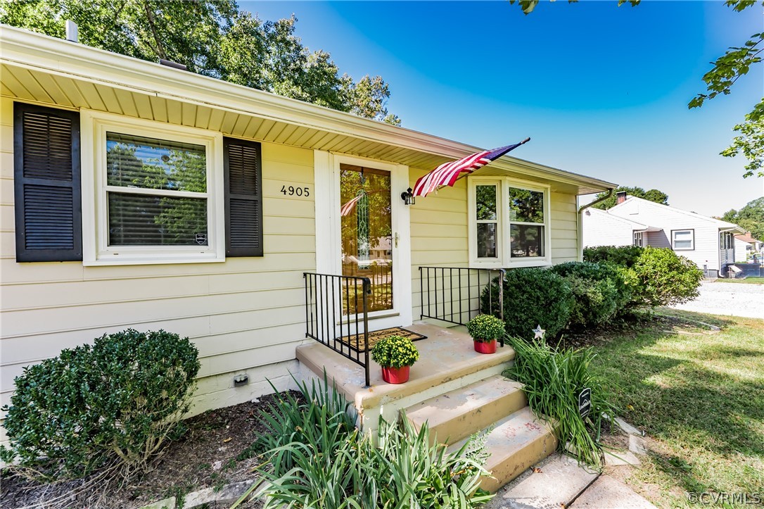 4905 Gilmour Road Sandston, VA 23150 - Photo 6 of 50 Gallery Image 6
