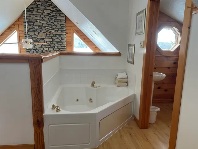 $650,000 | 529 Beach Road, Pittsburg, NH 03592