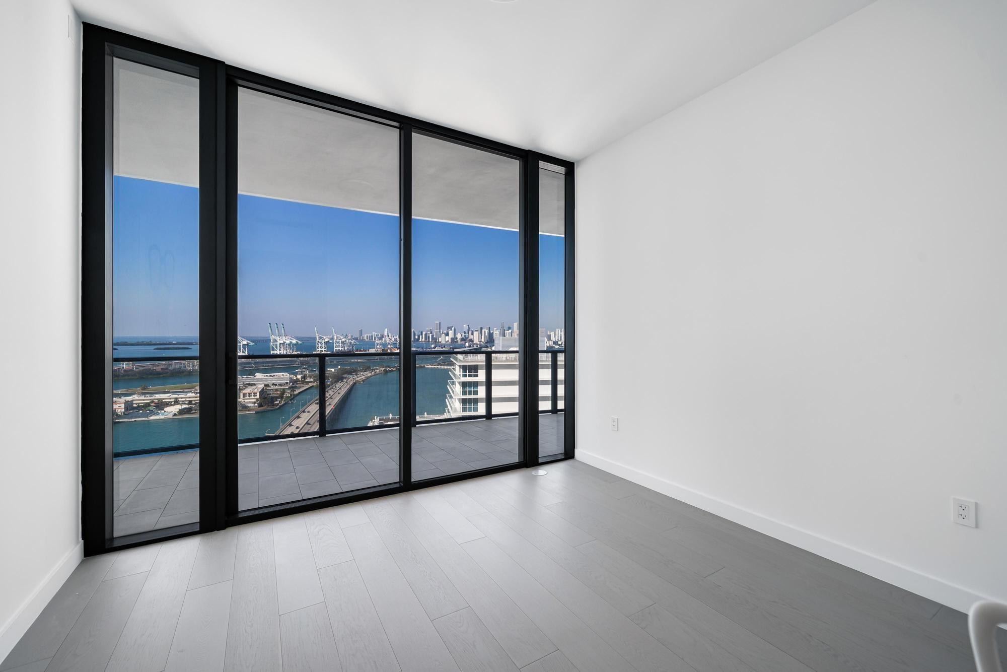 500 Alton Road, Unit 2702 Miami Beach, FL 33139 - Photo 12 of 32 Photo 12