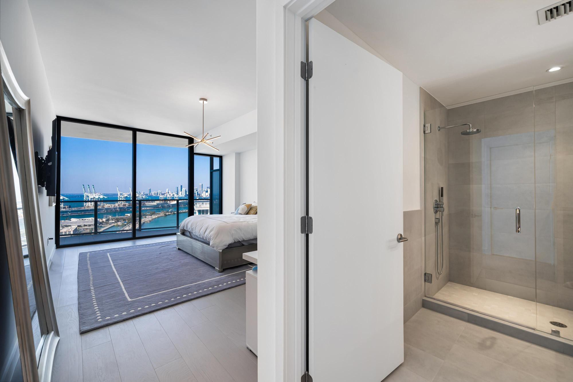 500 Alton Road, Unit 2702 Miami Beach, FL 33139 - Photo 17 of 32 Photo 17