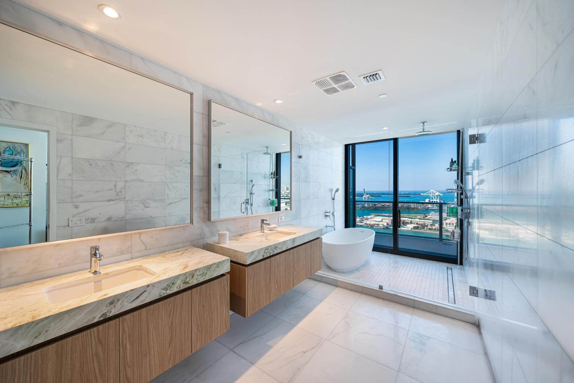 500 Alton Road, Unit 2702 Miami Beach, FL 33139 - Photo 23 of 32 Photo 23