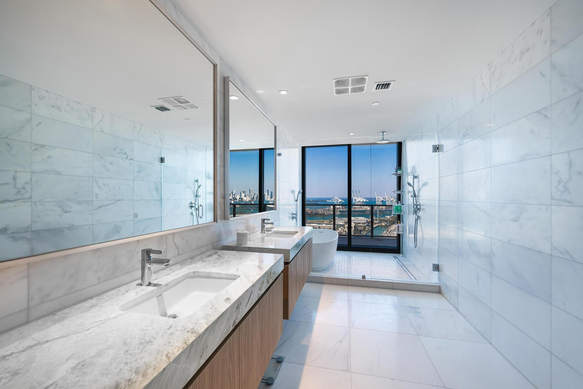 500 Alton Road, Unit 2702 Miami Beach, FL 33139 - Photo 24 of 32 Photo 24