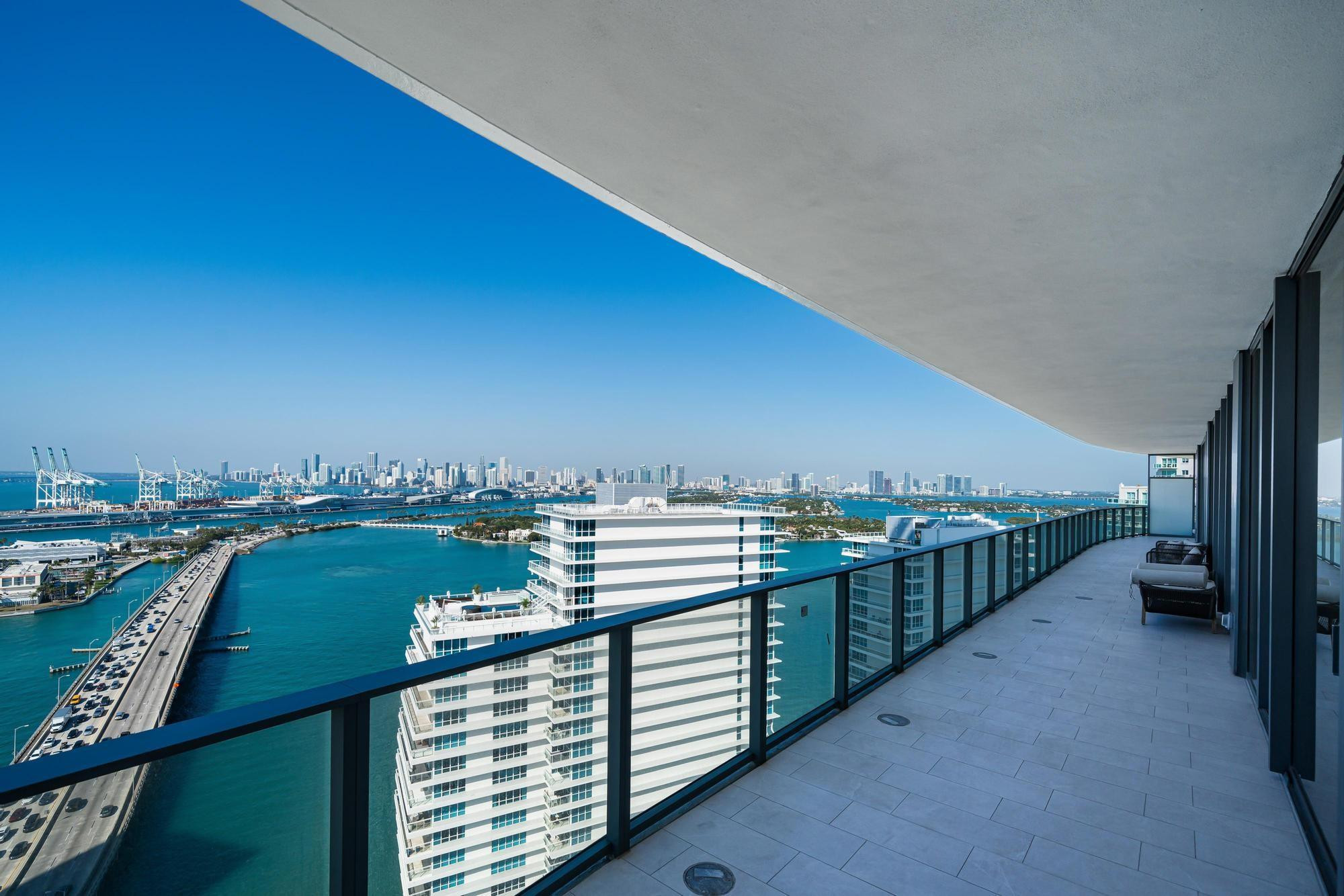 500 Alton Road, Unit 2702 Miami Beach, FL 33139 - Photo 26 of 32 Photo 26