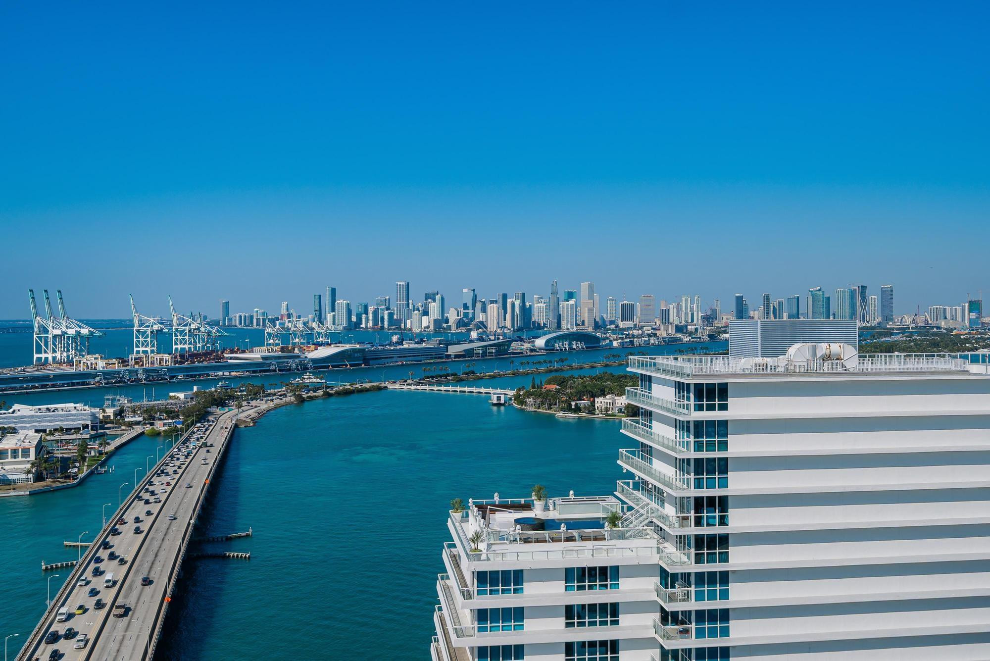 500 Alton Road, Unit 2702 Miami Beach, FL 33139 - Photo 31 of 32 Photo 31