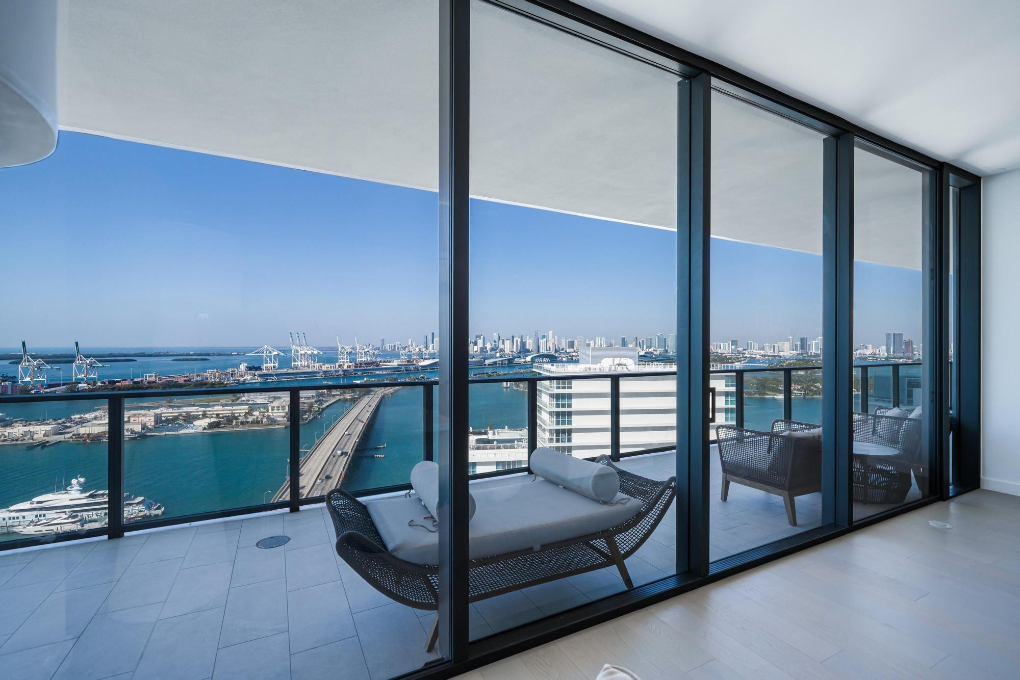 500 Alton Road, Unit 2702 Miami Beach, FL 33139 - Photo 8 of 32 Photo 8