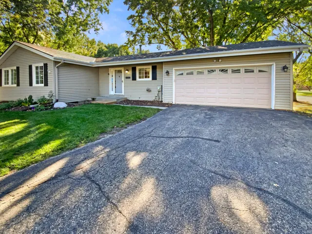 $396,000 | 3309 Red Oak Circle North, Burnsville, MN 55337