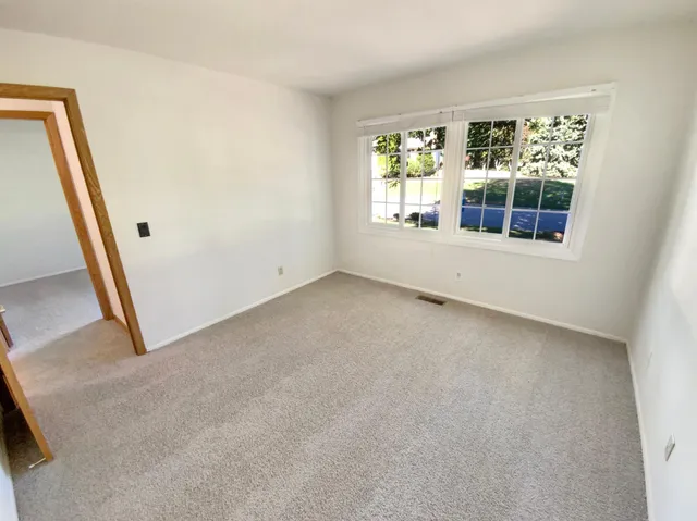 $400,000 | 3309 Red Oak Circle North, Burnsville, MN 55337