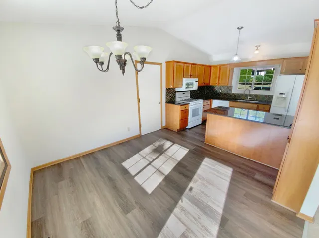 $400,000 | 3309 Red Oak Circle North, Burnsville, MN 55337