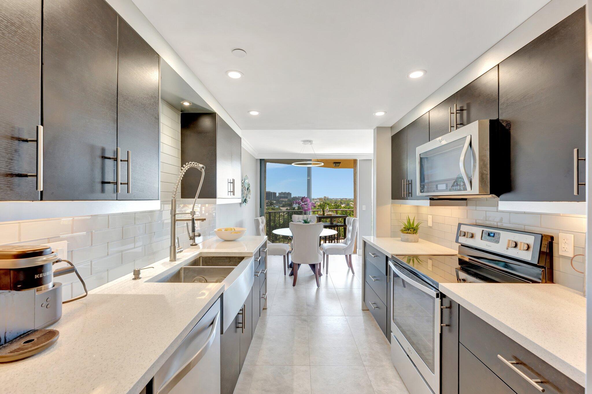 859 Jeffery Street, Unit 7030 Boca Raton, FL 33487 - Photo 7 of 52 Kitchen