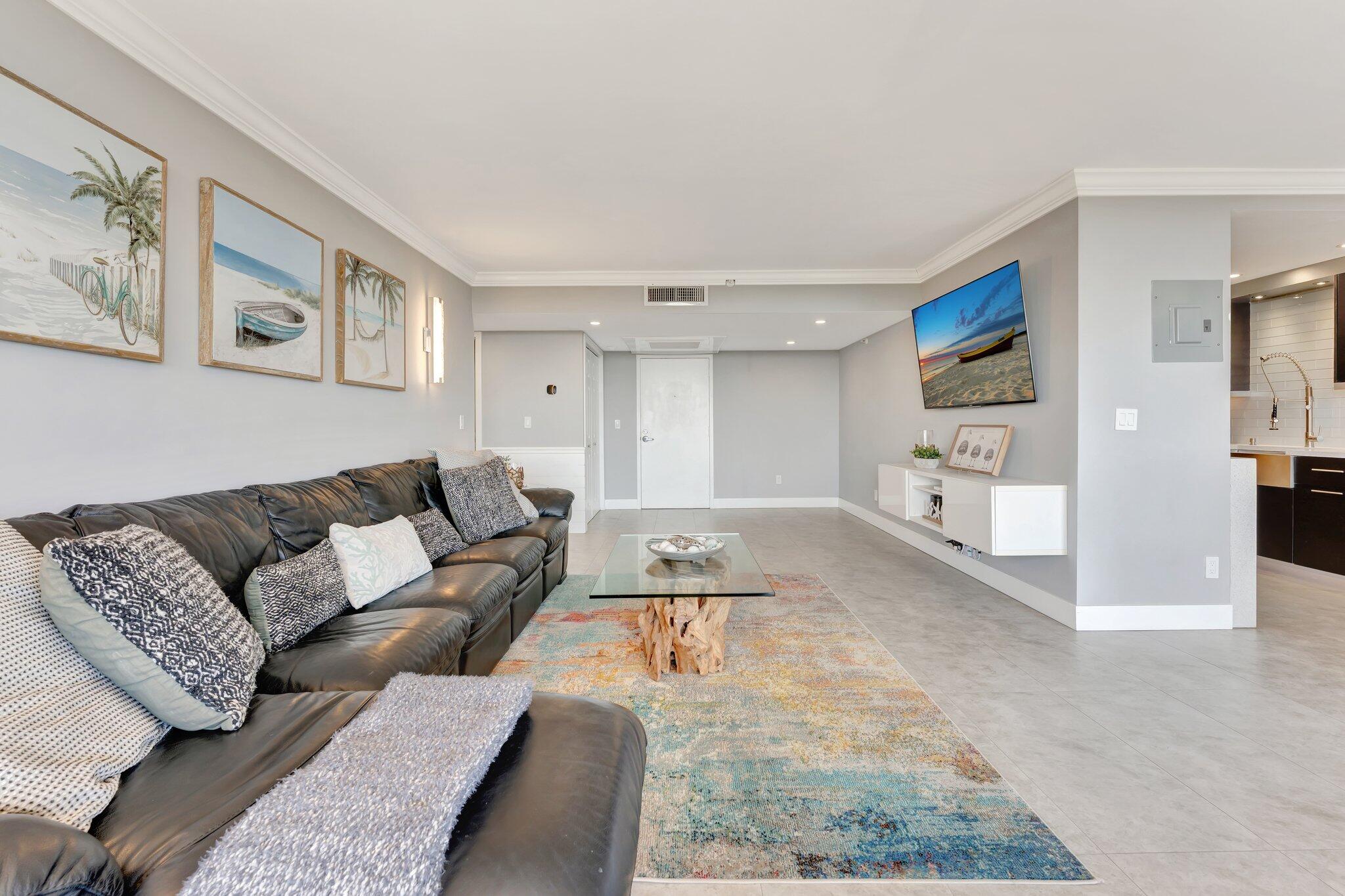 859 Jeffery Street, Unit 7030 Boca Raton, FL 33487 - Photo 10 of 52 Living Room