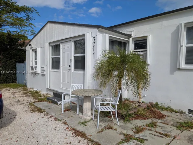 $1,750 | 311 Southwest 2nd Avenue, Unit 2, Dania Beach, FL 33004