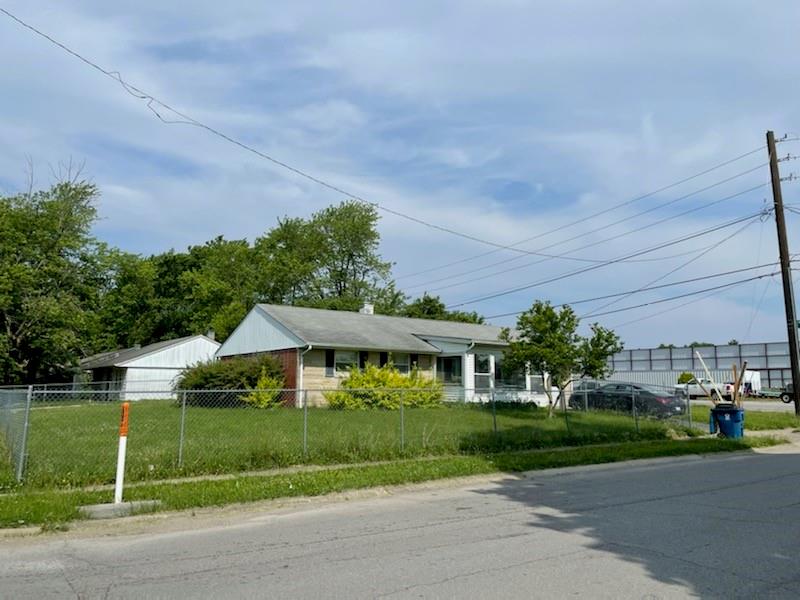 4156 Biscayne Road Indianapolis, IN 46226 - Photo 2 of 18