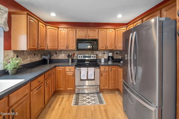 $500,000 | 79 Dewey Avenue, Halfmoon, NY 12118
