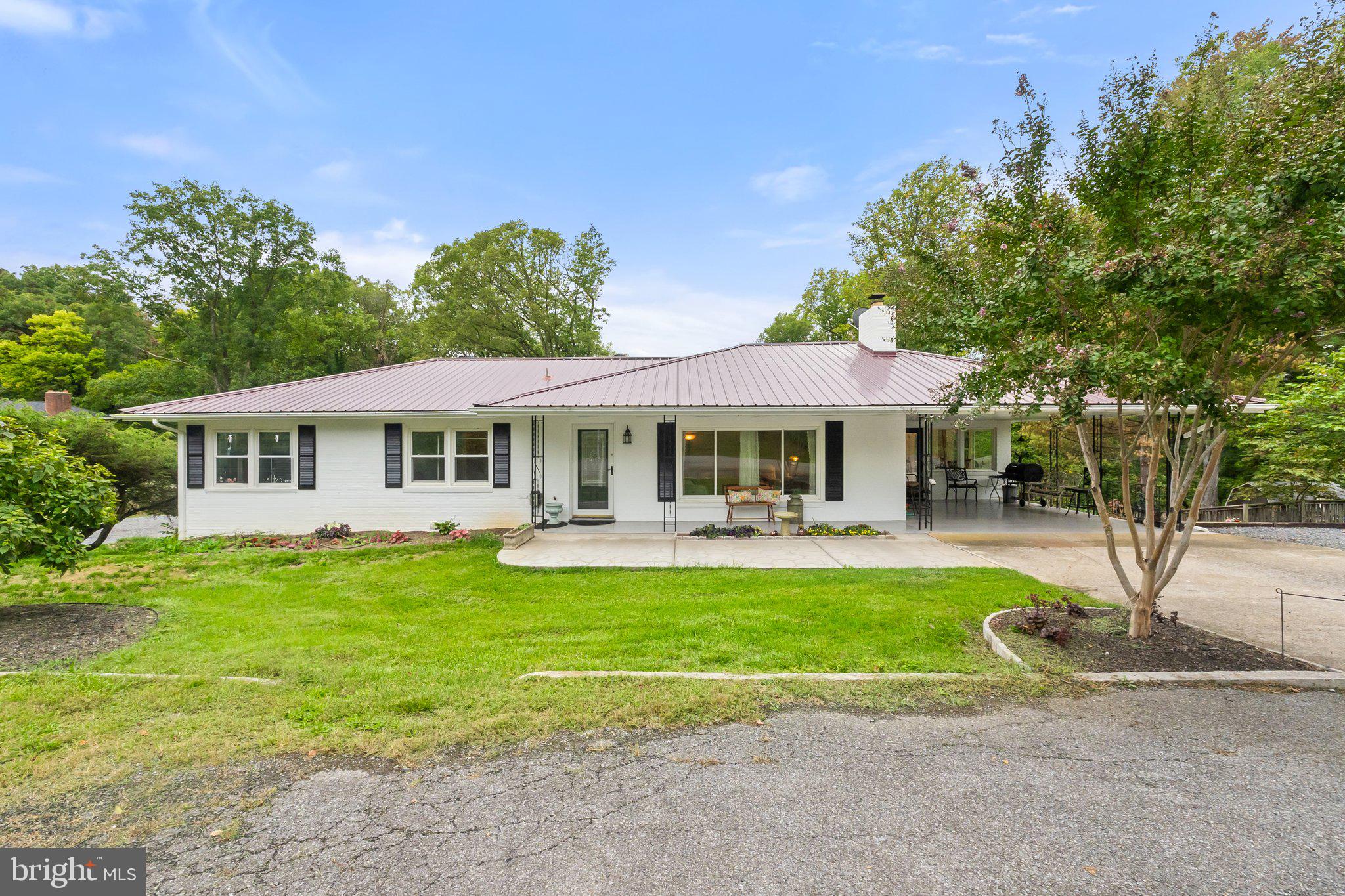 262 Dungadin Road Front Royal, VA 22630 - Photo 2 of 78