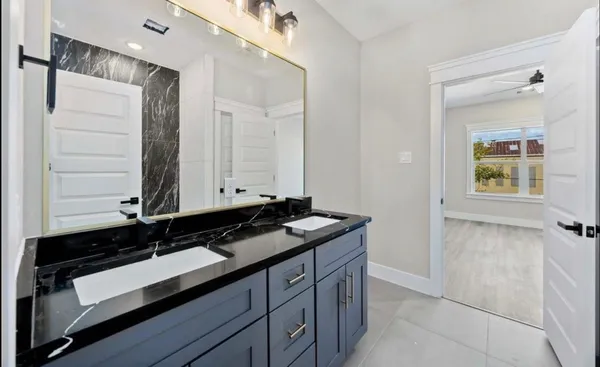 $2,400 | 4624 Mayflower Street, Unit B, Houston, TX 77033