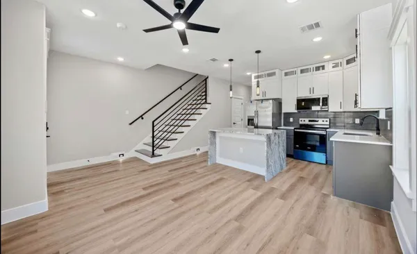 $2,400 | 4624 Mayflower Street, Unit B, Houston, TX 77033