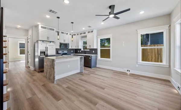 $2,400 | 4624 Mayflower Street, Unit B, Houston, TX 77033