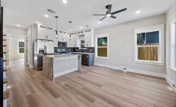 $2,400 | 4624 Mayflower Street, Unit B, Houston, TX 77033