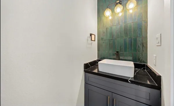 $2,400 | 4624 Mayflower Street, Unit B, Houston, TX 77033