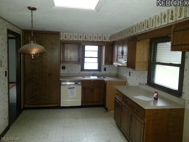 656 Hilliard Road Elyria, OH 44035 - Photo 5 of 11 Gallery Image 5