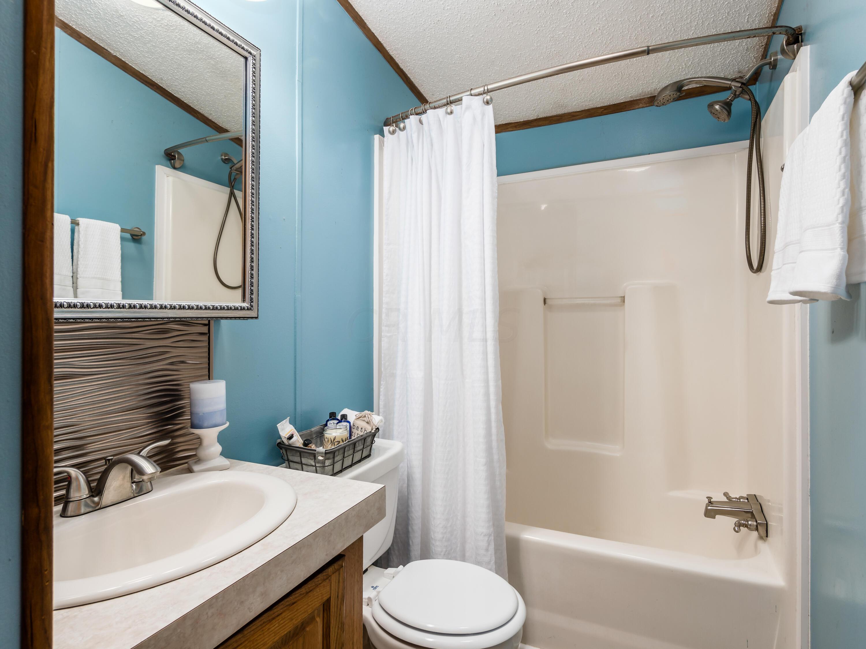 367 Chambersburg Road Columbus, OH 43207 - Photo 24 of 37 Full Bath