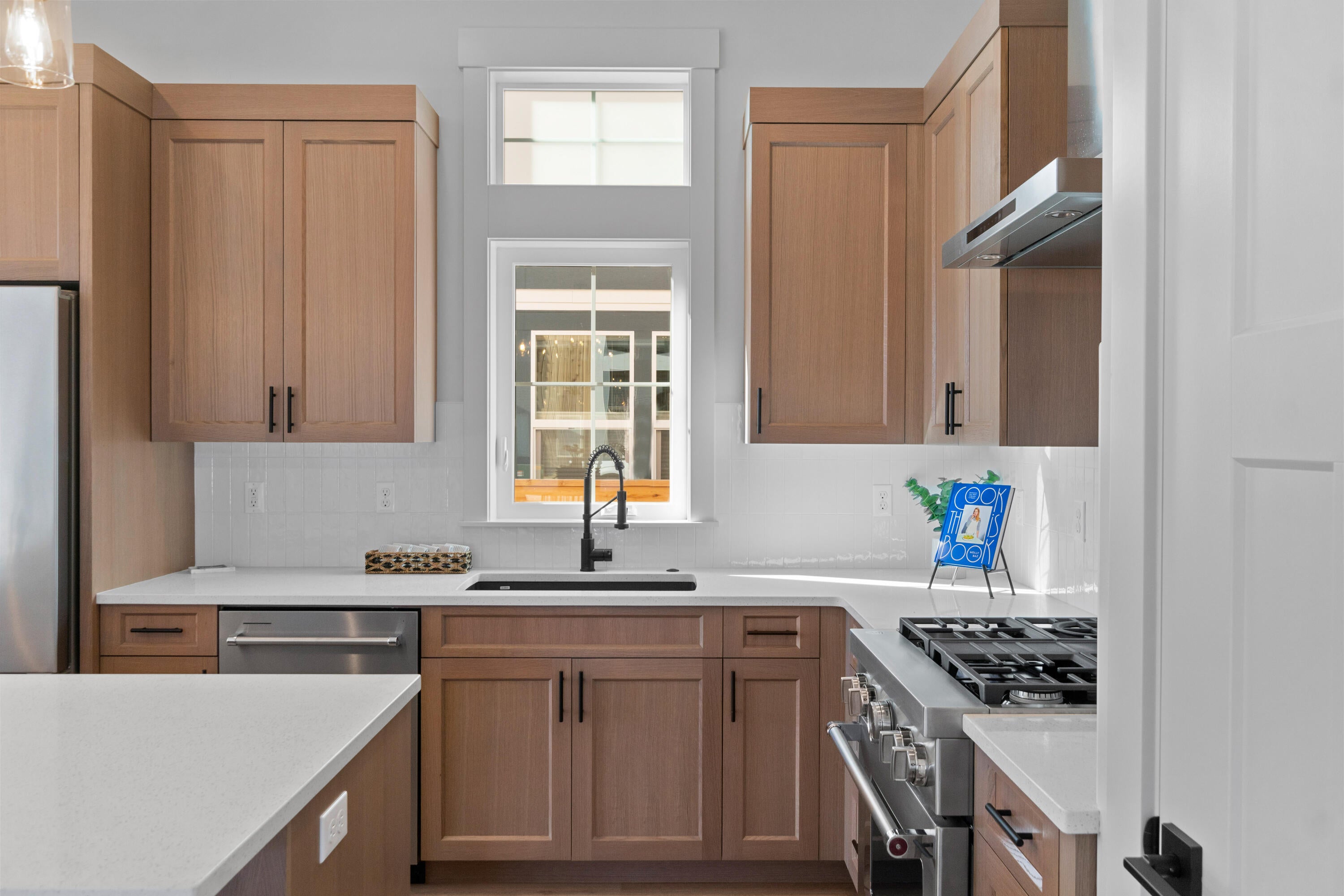 20490 Murphy Road Bend, OR 97702 - Photo 6 of 26 RileyVisualsa-6