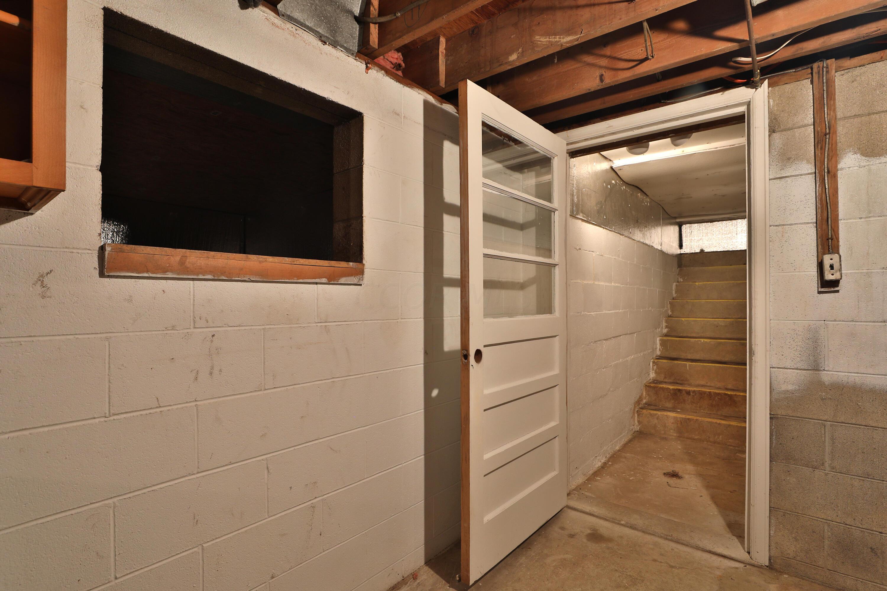7646 Lee Road Westerville, OH 43081 - Photo 44 of 54 Under screen porch and office