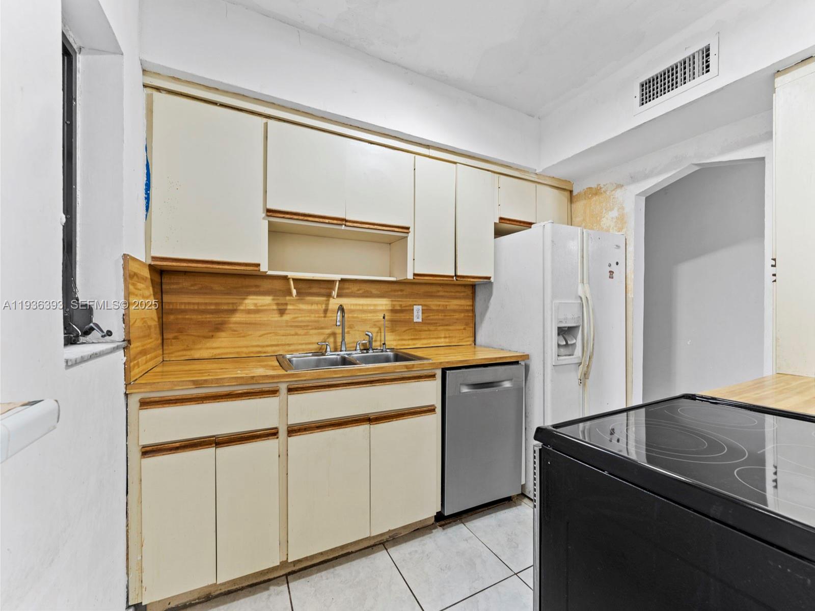 330 Southwest 52nd Avenue Miami, FL 33134 - Photo 9 of 40