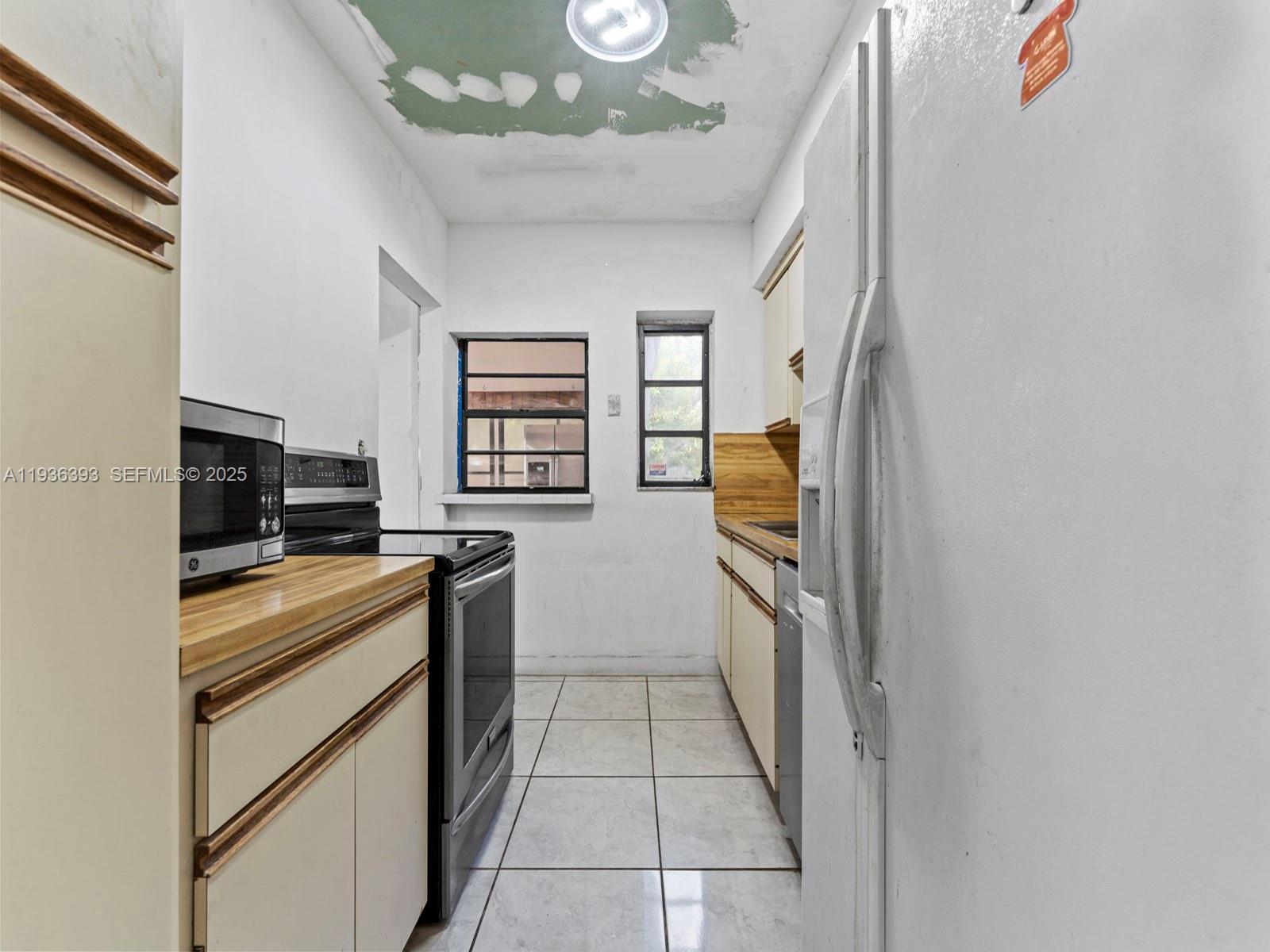 330 Southwest 52nd Avenue Miami, FL 33134 - Photo 10 of 40