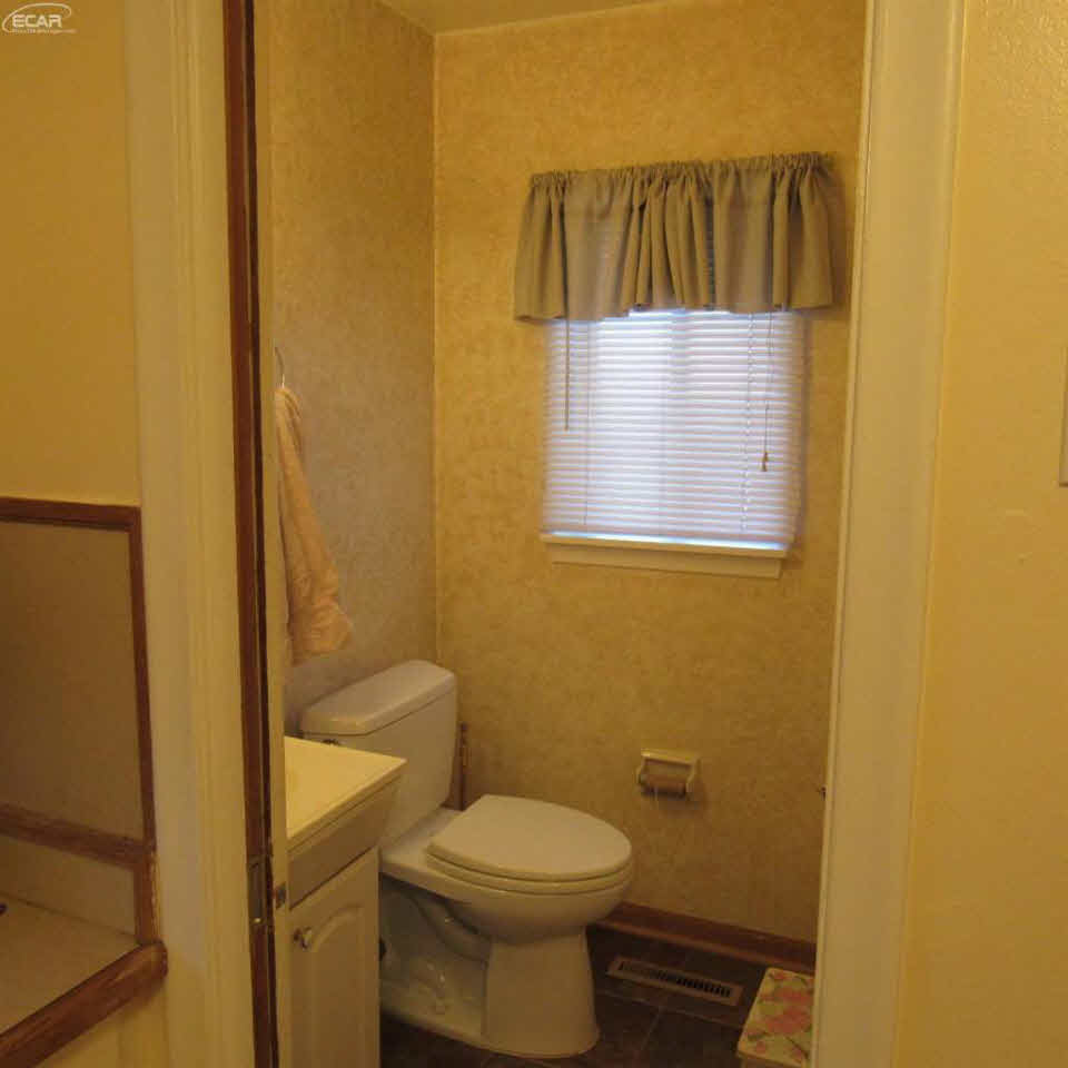 6486 Calkins Road Flint, MI 48532 - Photo 14 of 48 21203563-13.JPG