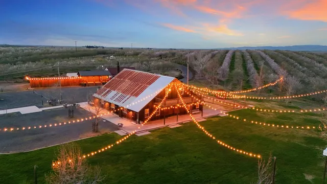 a view of a basketball court