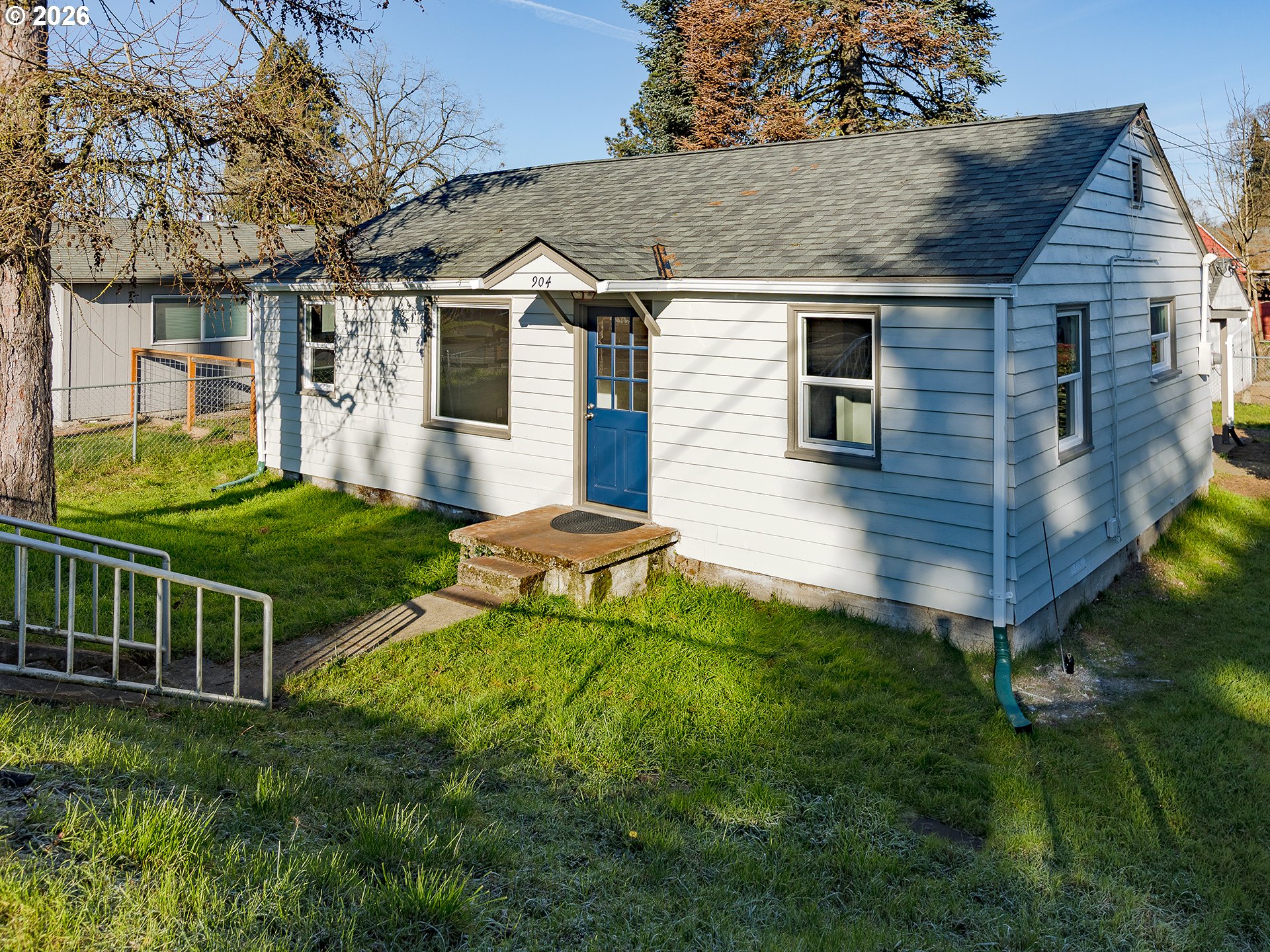 a view of a house with backyard and sitting area