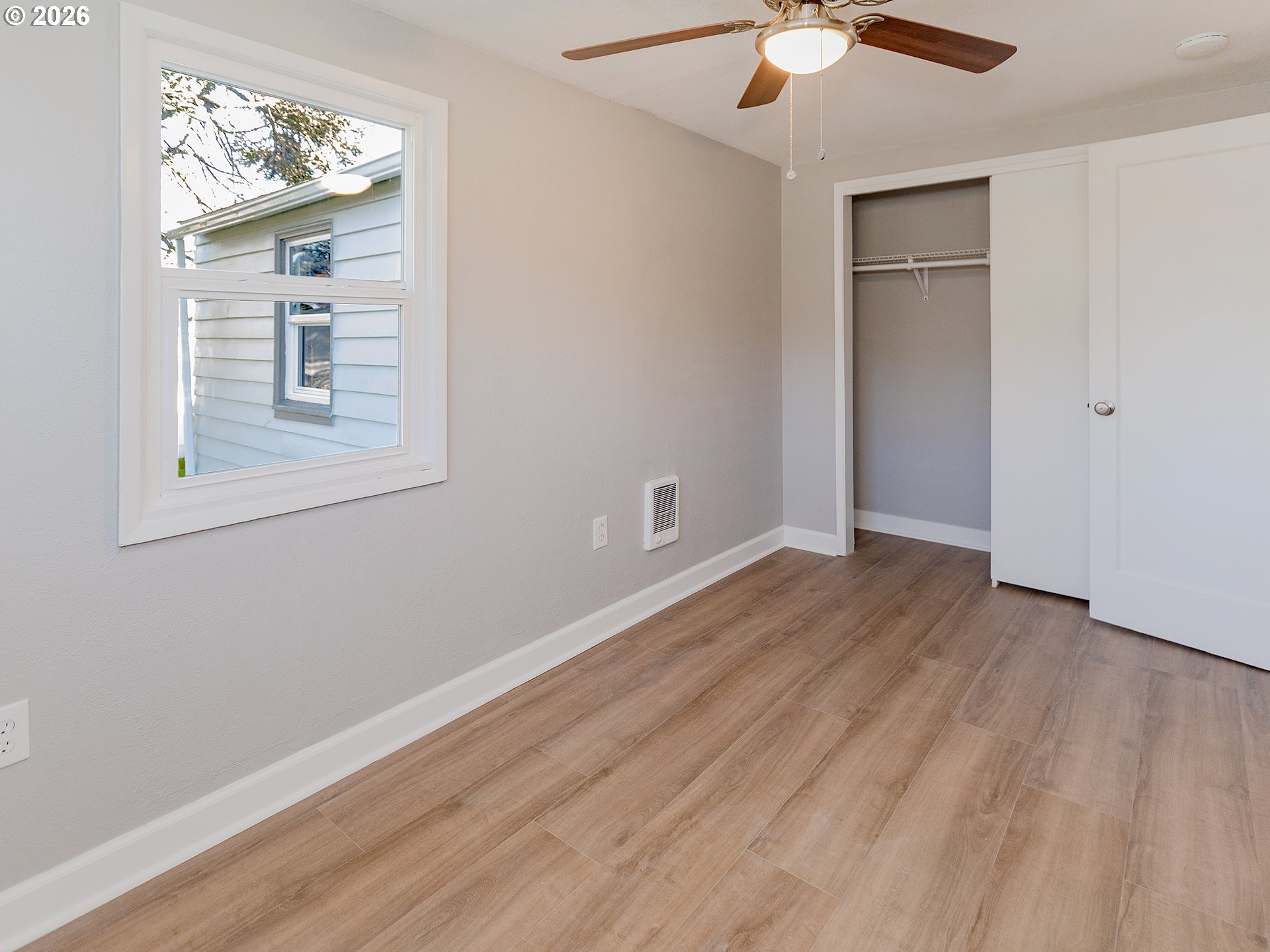 904 East 33rd Street Vancouver, WA 98663 - Photo 21 of 26 a view of an empty room with wooden floor and a window