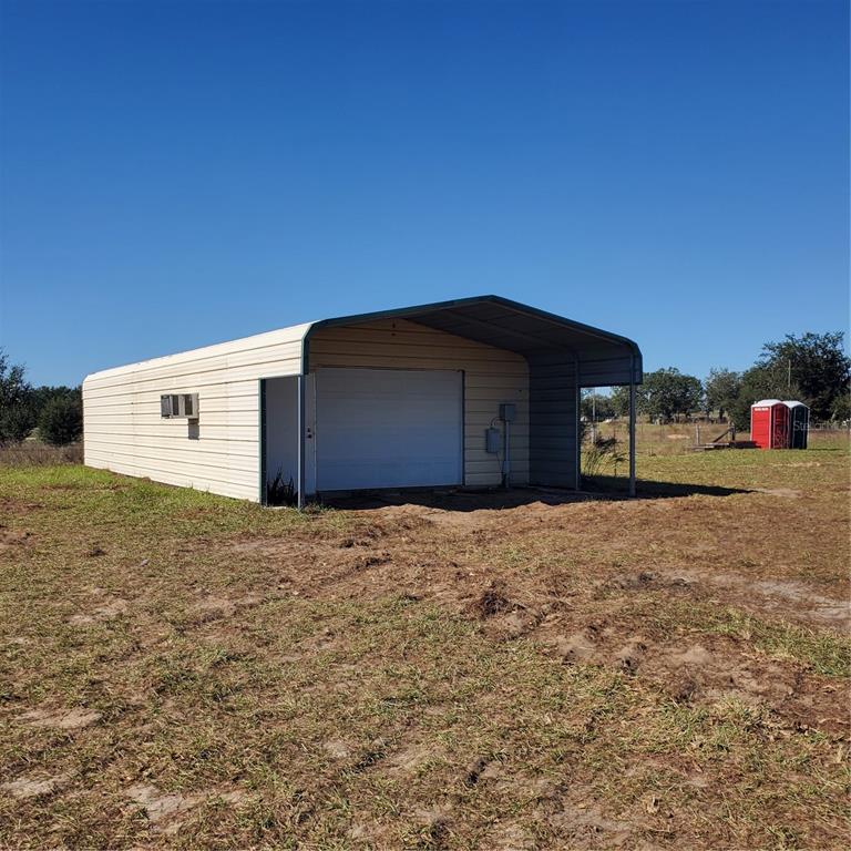 2926 Sharon Road Groveland, FL 34736 - Photo 6 of 16 a house with a outdoor space