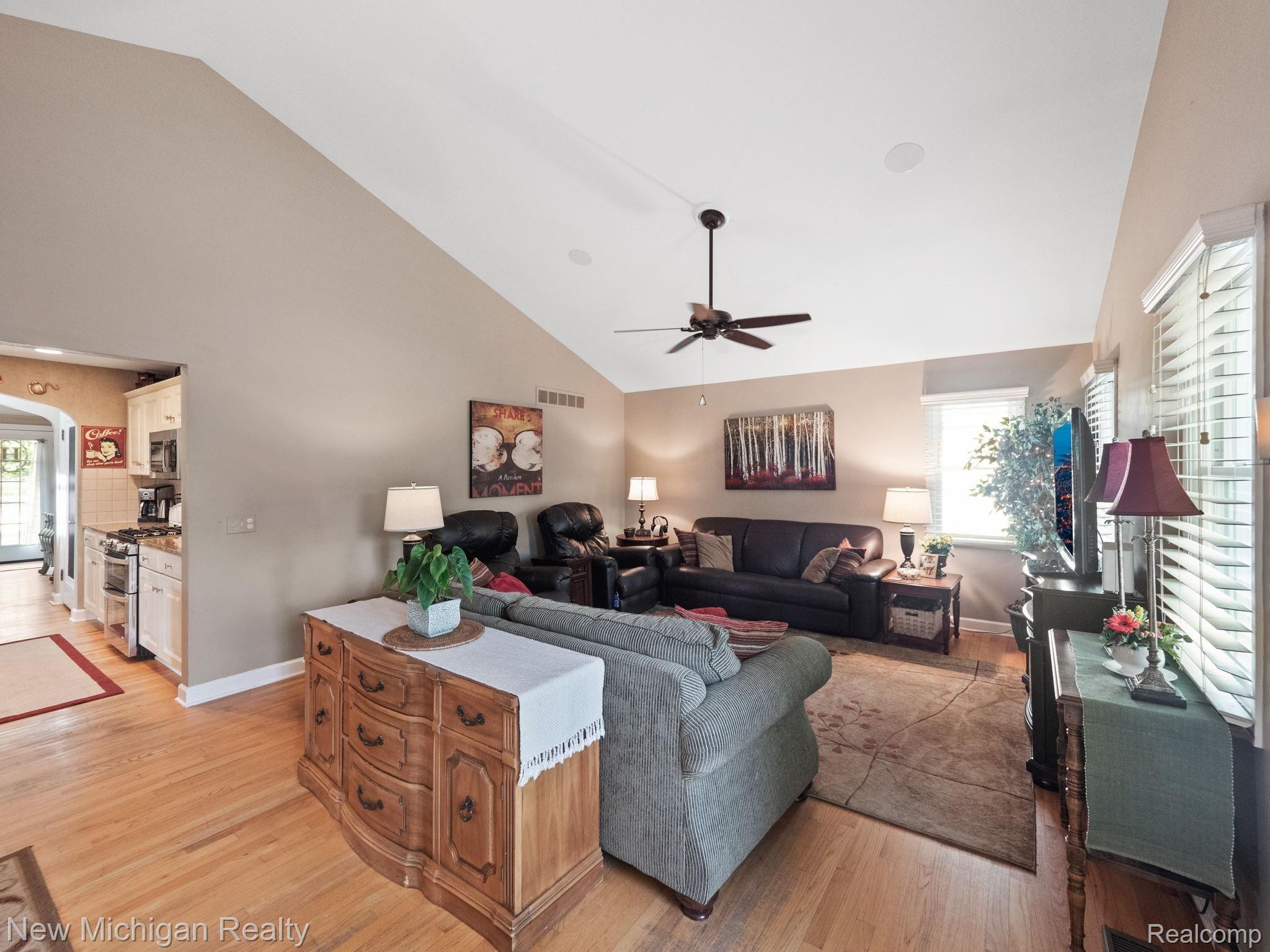 163 Ferndale Avenue Rochester, MI 48307 - Photo 25 of 41 26.jpg