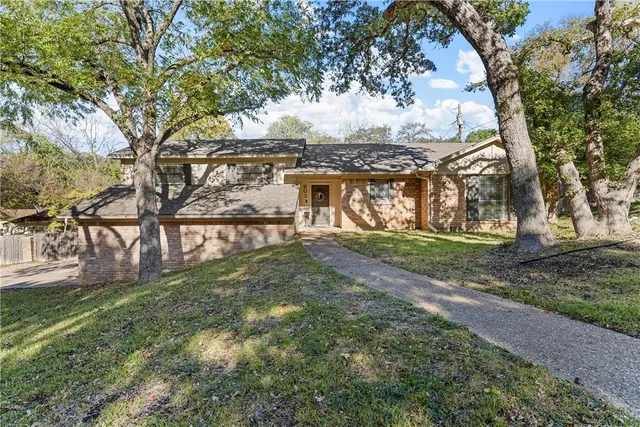 front view of house with a yard