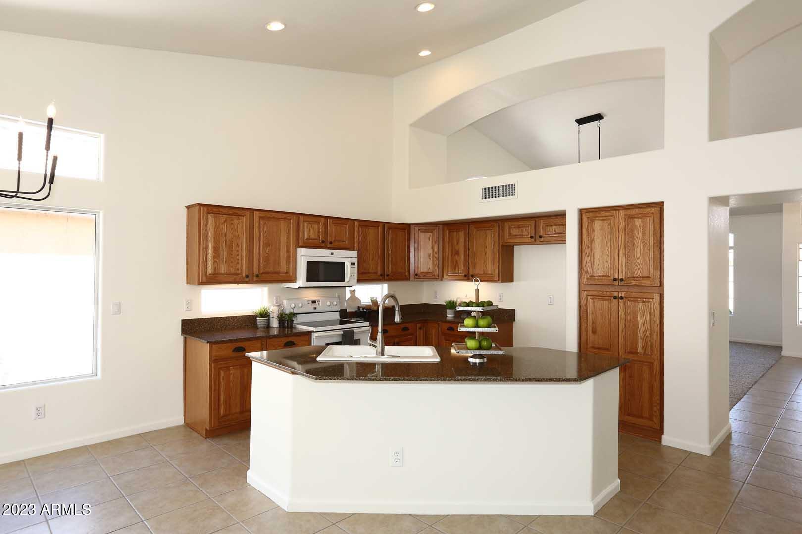3503 East Clark Road Phoenix, AZ 85050 - Photo 13 of 52 Kitchen