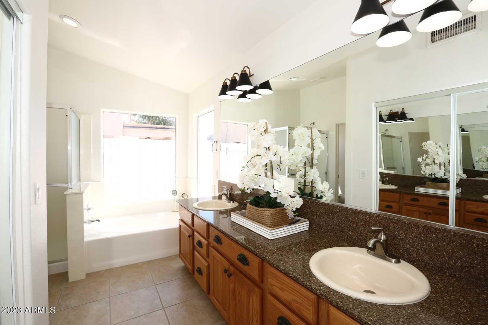 3503 East Clark Road Phoenix, AZ 85050 - Photo 19 of 52 Master Bath