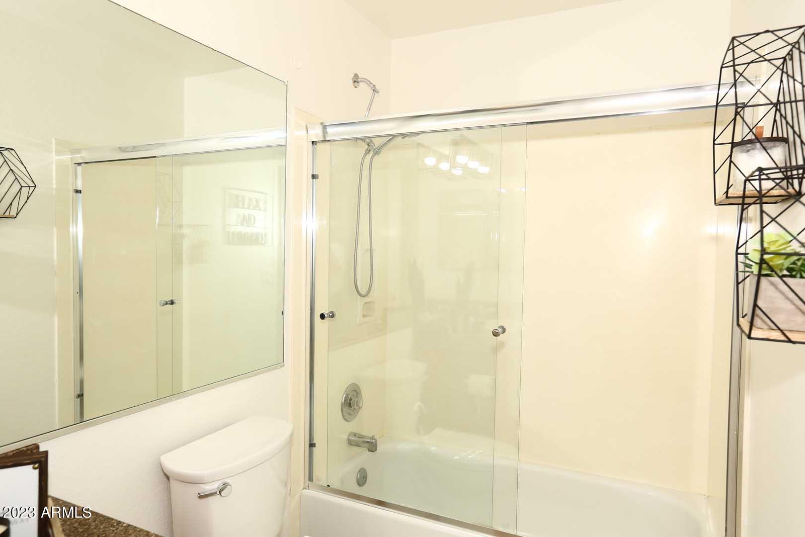 3503 East Clark Road Phoenix, AZ 85050 - Photo 25 of 52 Hall Bath-Tub