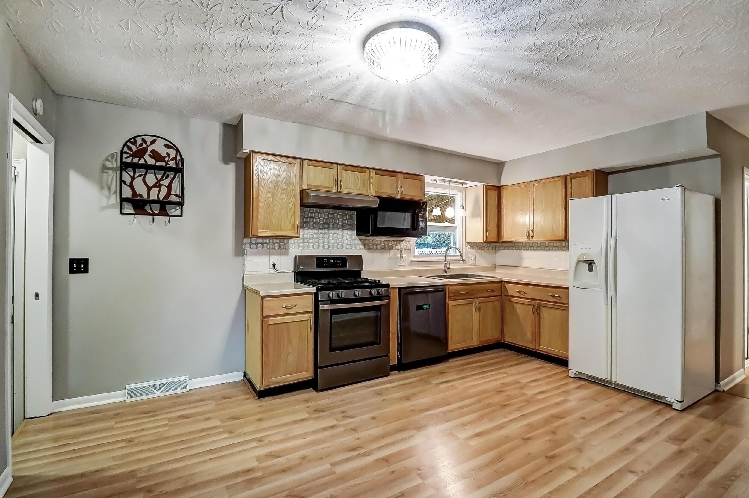 1411 Berkeley Road Columbus, OH 43206 - Photo 10 of 38 009