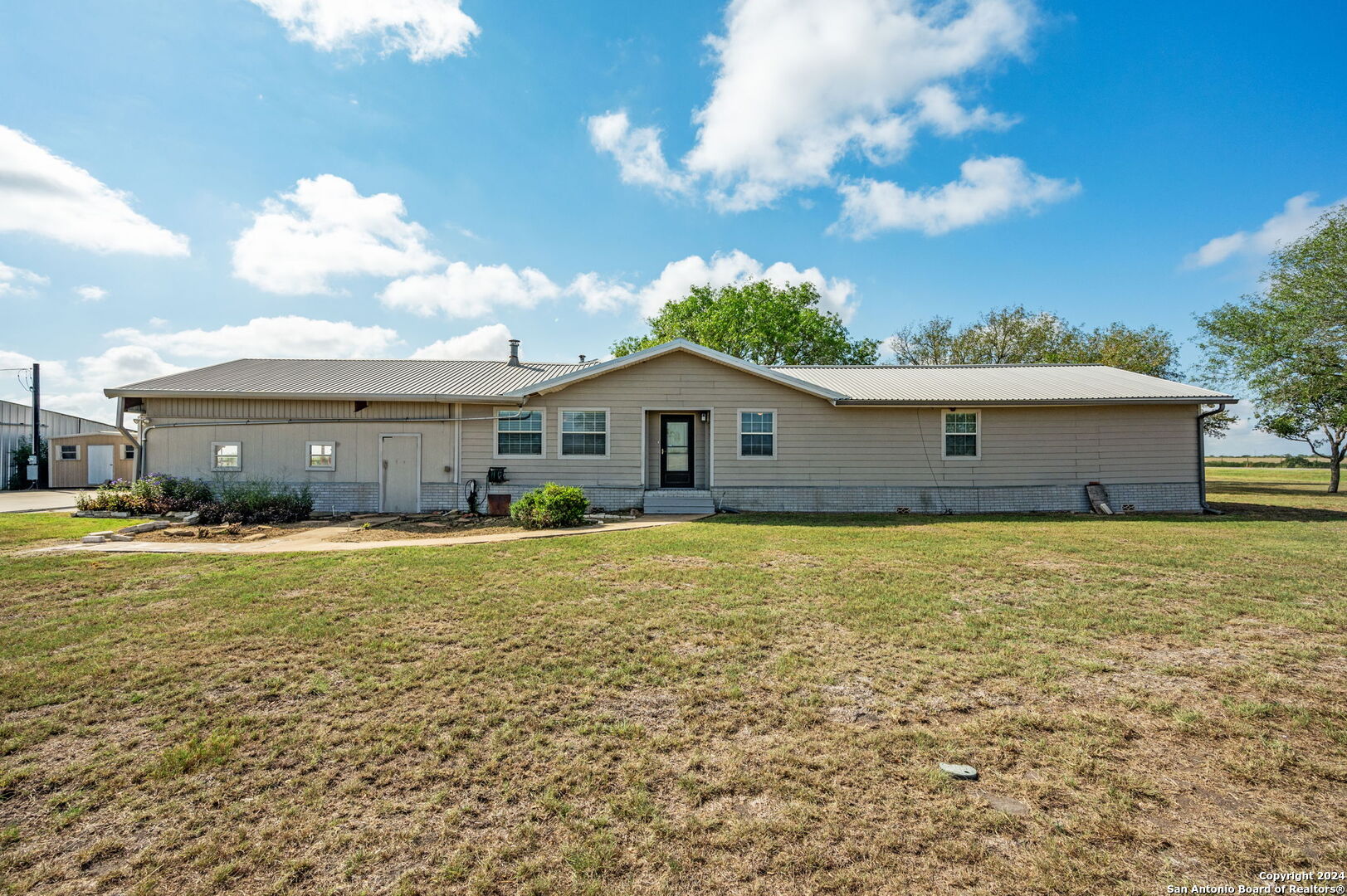 30 Cr 405 Campbellton, TX 78008 - Photo 1 of 1