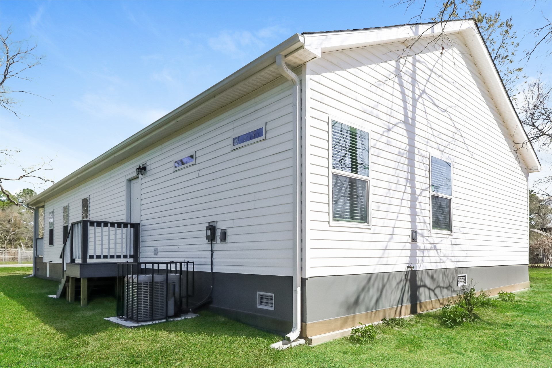 8516 Kellett Street Houston, TX 77028 - Photo 14 of 16 a view of backyard with deck