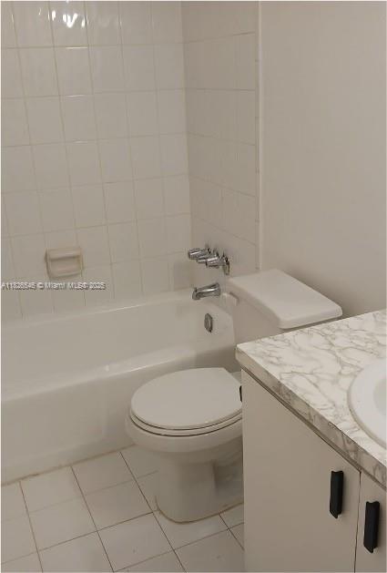 17901 Northwest 68th Avenue, Unit R208 Hialeah, FL 33015 - Photo 4 of 17