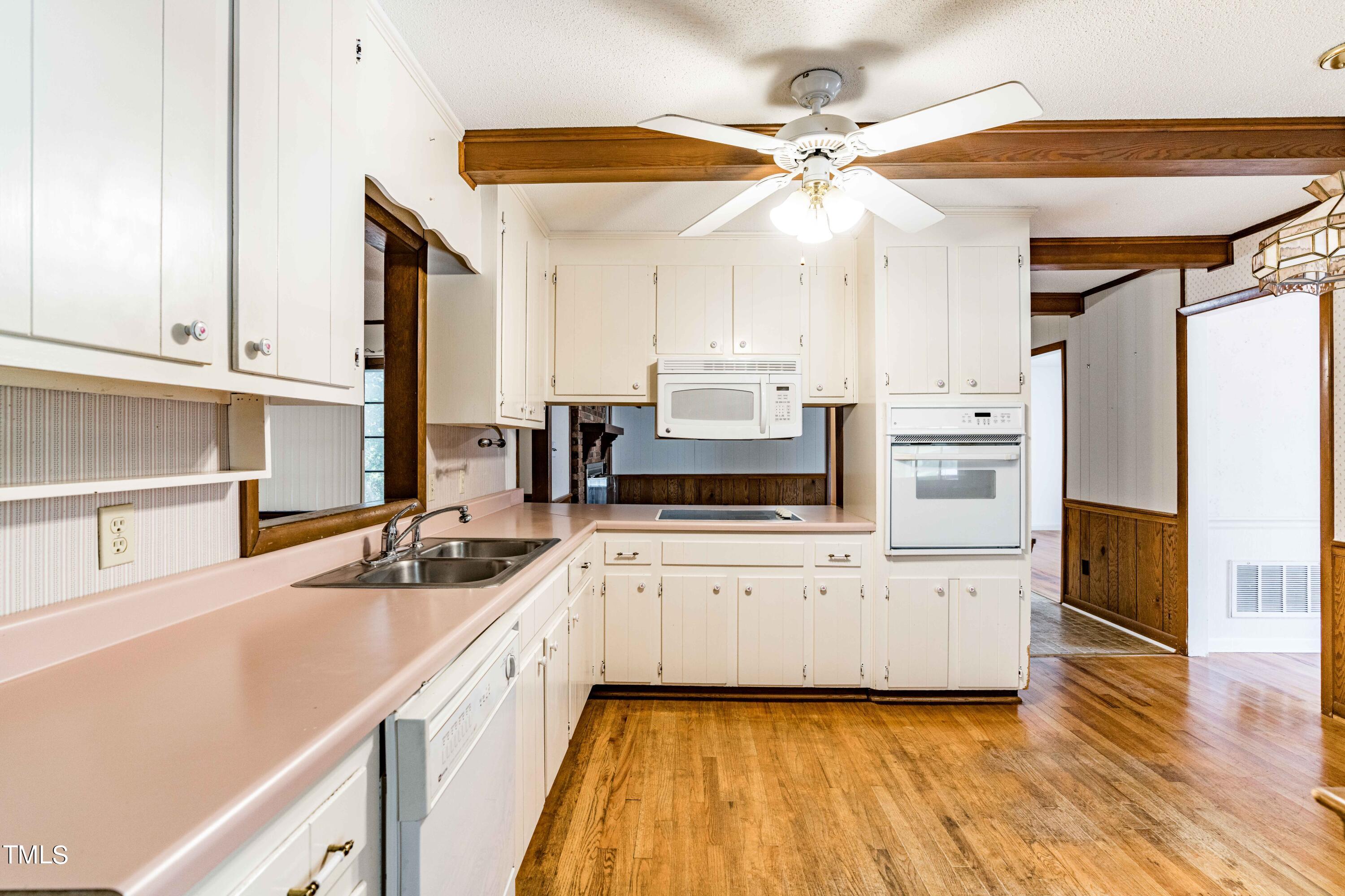 1613 Ridgeland Drive Raleigh, NC 27607 - Photo 6 of 40 DSC09821