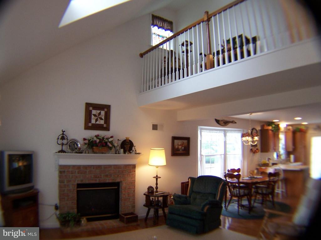 605 Chatham Way Lititz, PA 17543 - Photo 3 of 34